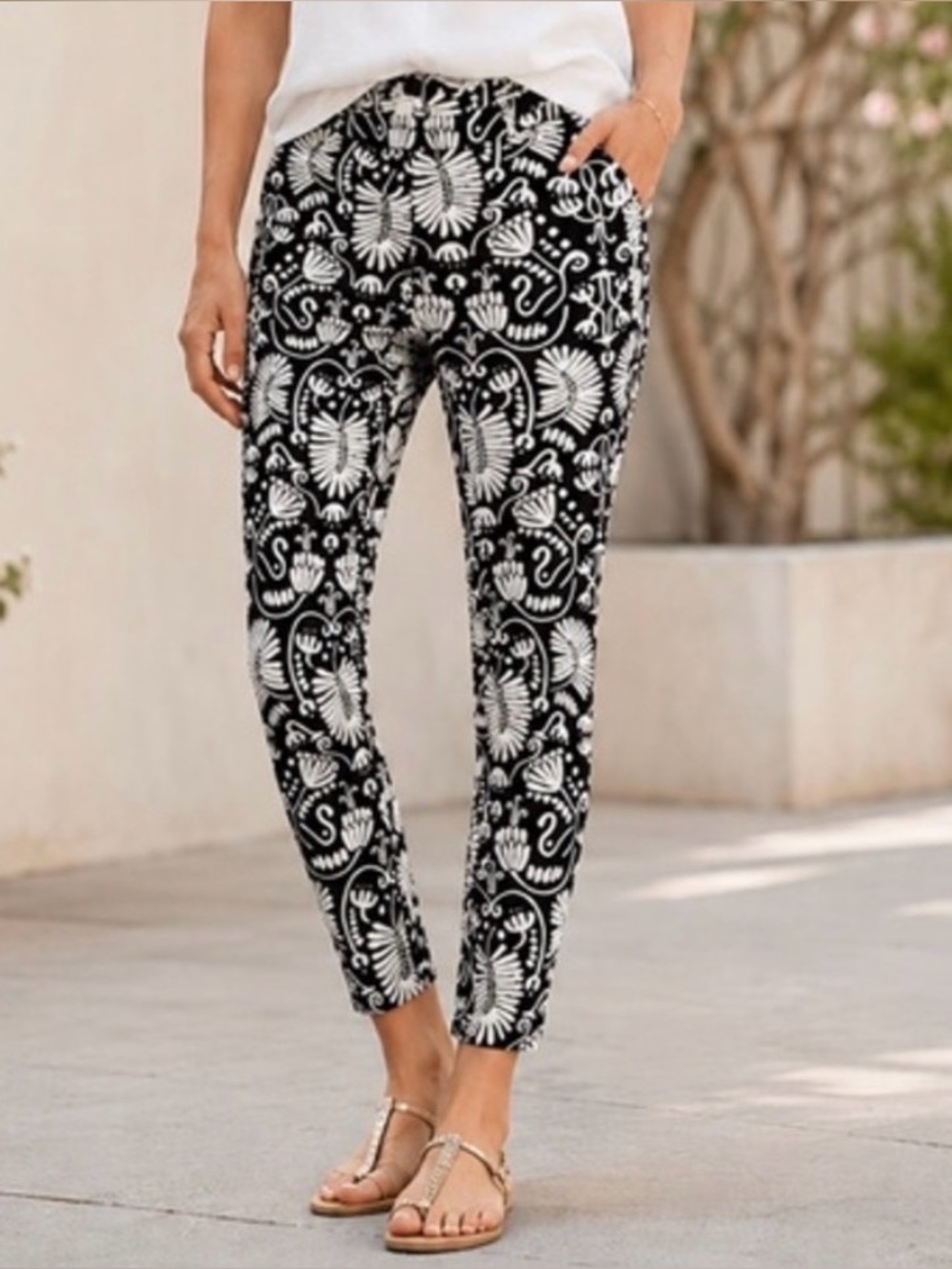 H&M black and white mid rise ankle pants